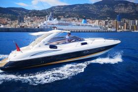 Crucero privado en lancha motora con patrón personal desde Mónaco